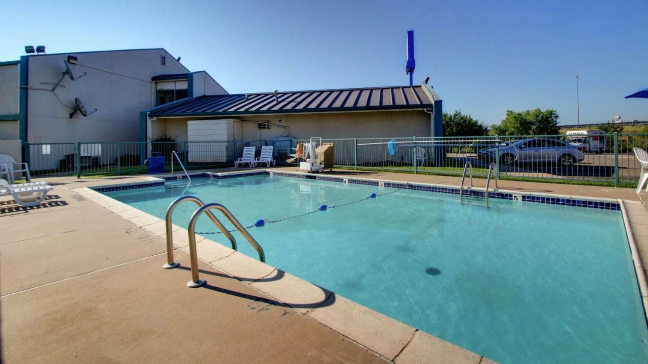 Baymont Inn & Suites Shawnee Exterior foto