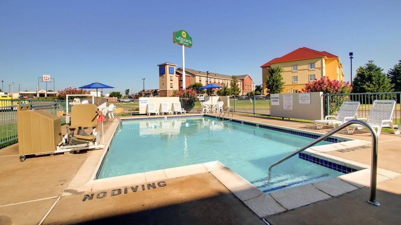 Baymont Inn & Suites Shawnee Exterior foto